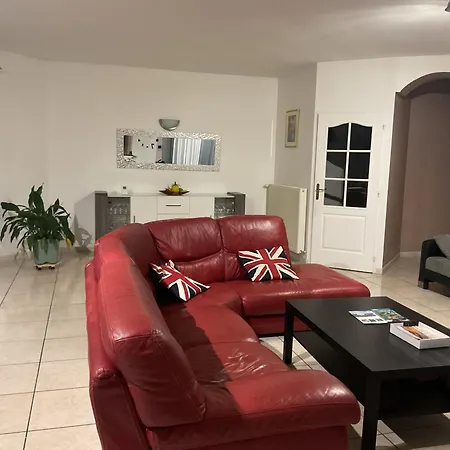 Avec Un Lit King Size Bed & Breakfast