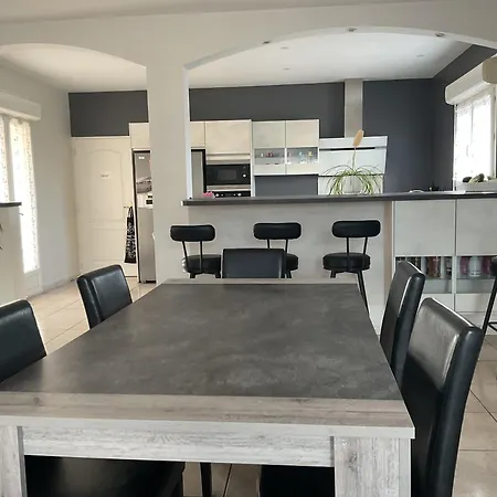 Avec Un Lit King Size Bed & Breakfast Le Pizou