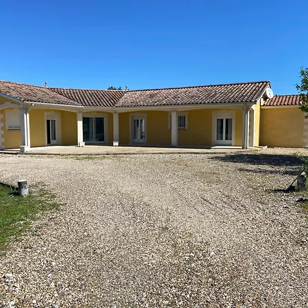 Avec Un Lit King Size Bed & Breakfast