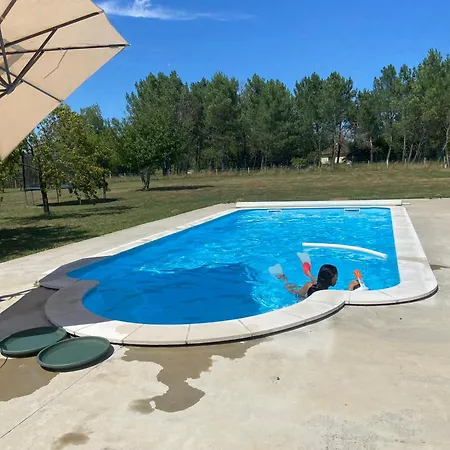 Avec Un Lit King Size Bed & Breakfast 3*