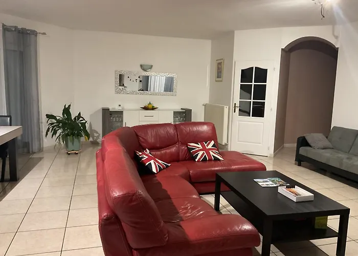 Avec Un Lit King Size Bed and Breakfast