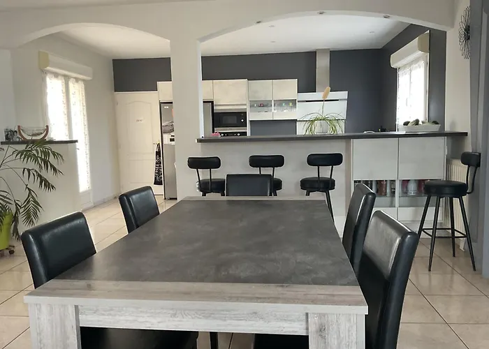 Avec Un Lit King Size Bed and Breakfast Le Pizou